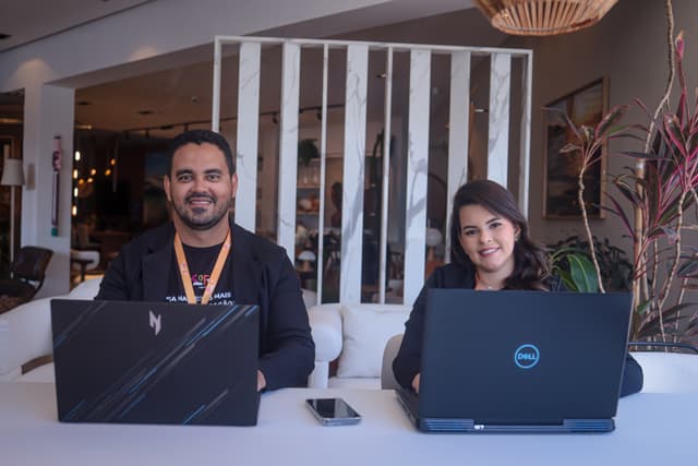 Dra. Bruna Menezes e Alan